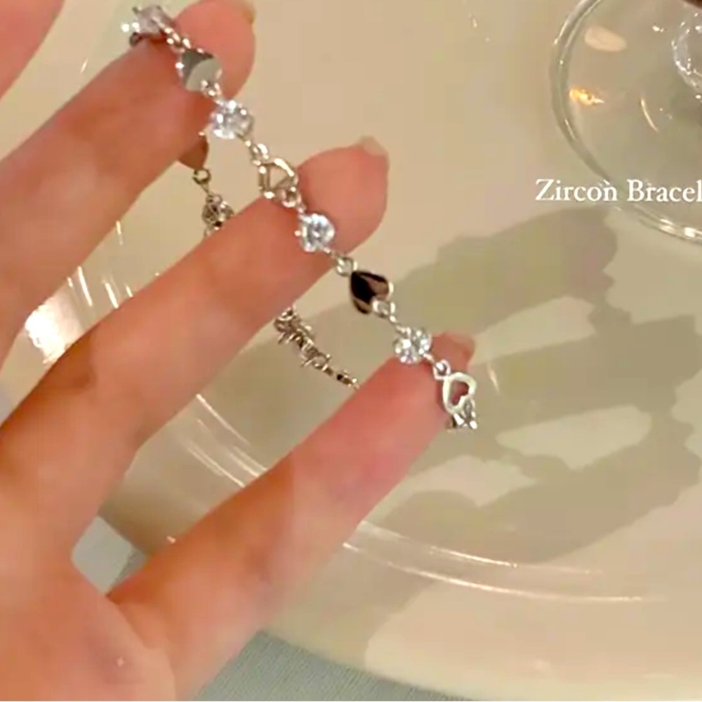 Zircon Heart & Flower Silver Bracelet - Elegant Women's Jewelry